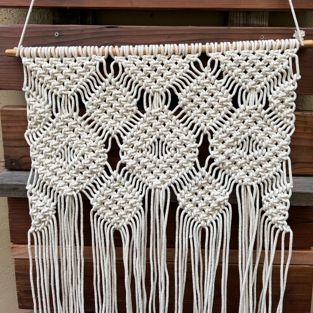 Macrame wall hanging - Picture 2 of 3